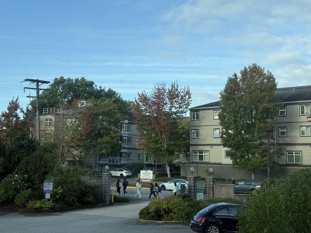 開學了 20250915_081900_Richmond Secondary School.JPG 開學了 20250915_081900_Richmond Secondary School.JPG