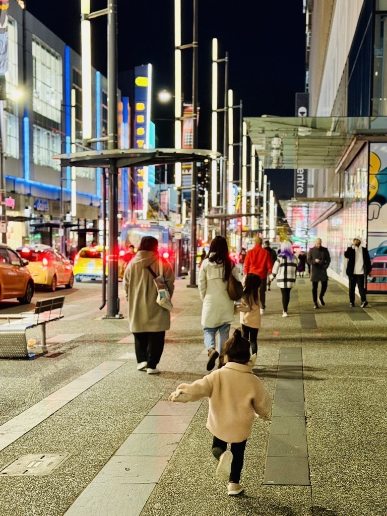 罌粟花日 20251101_190000_CaHeSa%26;_Downtown Vancouver.JPG 罌粟花日 20251101_190000_CaHeSa%26;_Downtown Vancouver.JPG