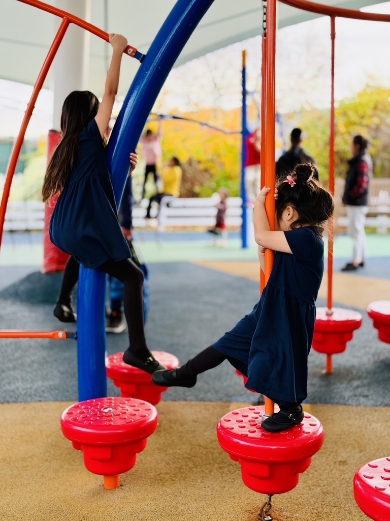 罌粟花日 20251109_133801_HeSa_McArthurGlen Designer Outlet Vancouver Airport.JPG 罌粟花日 20251109_133801_HeSa_McArthurGlen Designer Outlet Vancouver Airport.JPG