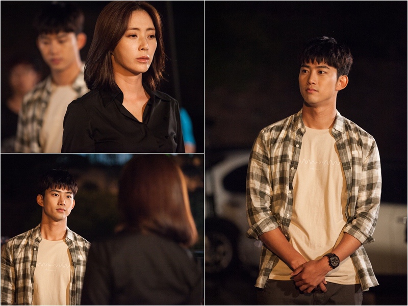 《Assembly》曝劇照 宋允兒玉澤演初遇氣氛尷尬 《Assembly》曝劇照 宋允兒玉澤演初遇氣氛尷尬