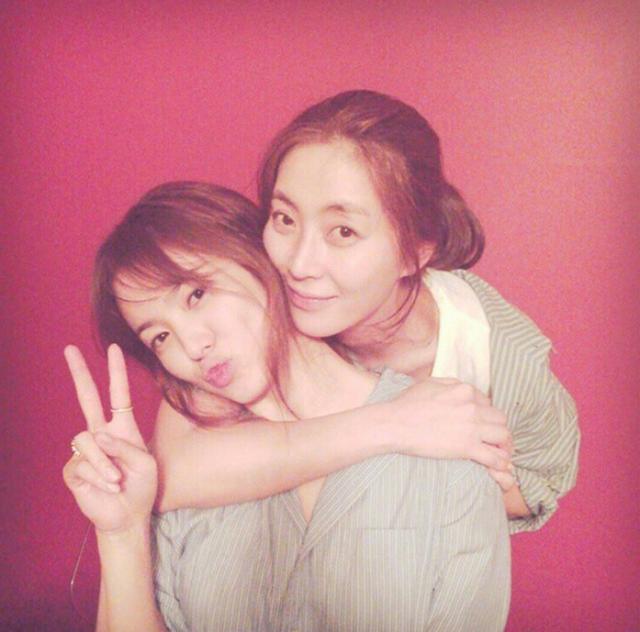 宋慧教為《Assembly》劇組送餐車 鼓勵好友宋玧妸 宋慧教為《Assembly》劇組送餐車 鼓勵好友宋玧妸