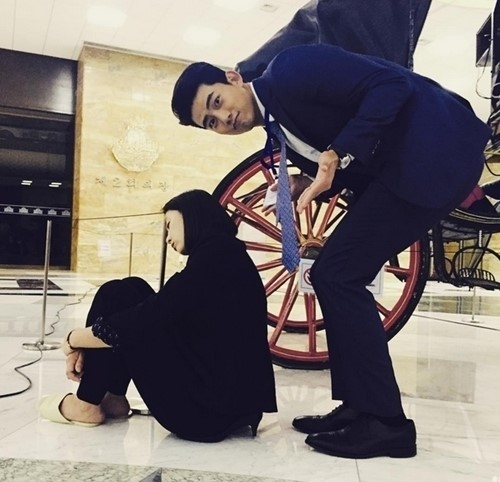 玉澤演曬與宋玧妸照片 搞怪逗趣引關注