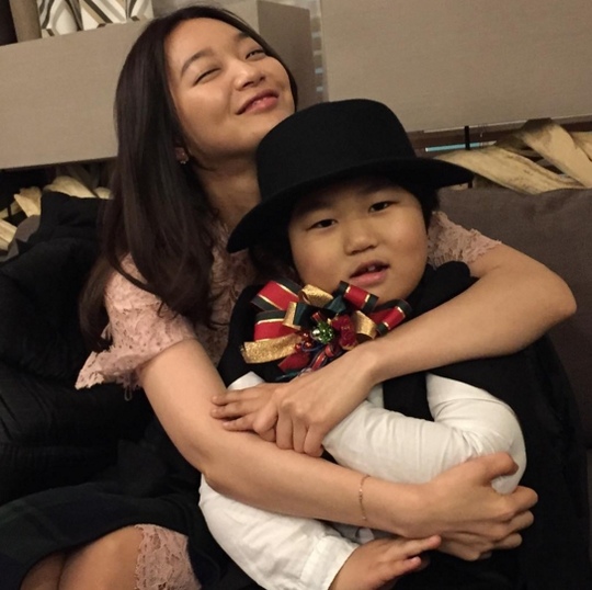 《Oh My Venus》申敏兒懷抱童星 露迷人笑容