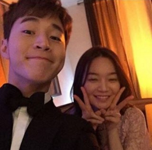 Henry曬與申敏兒合照 調皮神情可愛迷人