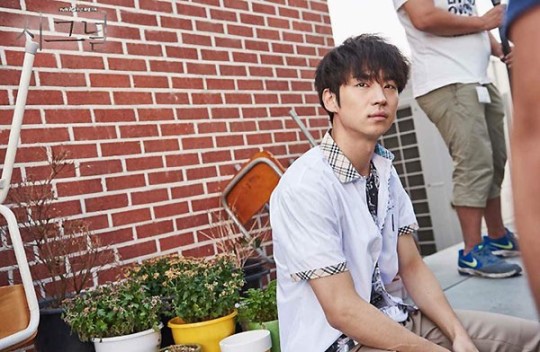 《Signal》發幕後照 李帝勳穿高中製服帥氣十足