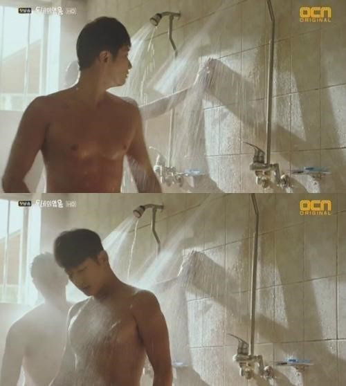 《鄰家英雄》昨日首播 朴施厚腹肌搶鏡