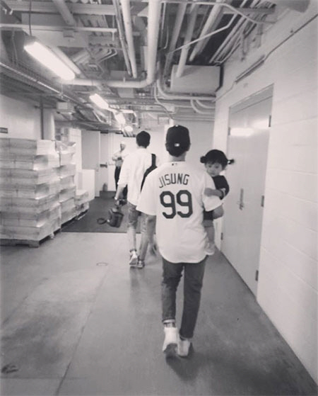 池晟曬與愛女合影 畫面溫馨有愛 池晟曬與愛女合影 畫面溫馨有愛