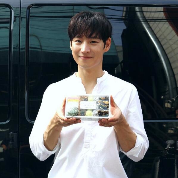 新劇《明天和你》開拍 李帝勳曬認證照