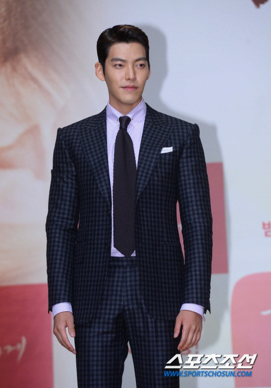 崔東勳導演暫時解散《竊聽》劇組 一心等待金宇彬康復 崔東勳導演暫時解散《竊聽》劇組 一心等待金宇彬康復