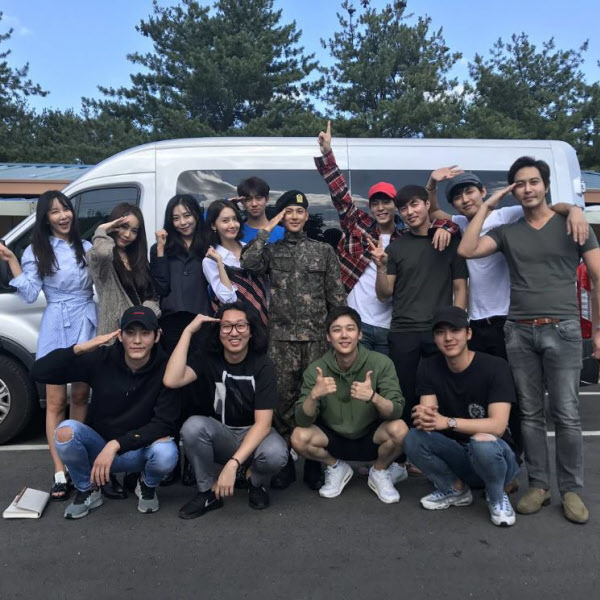 潤娥洪宗玄等赴軍隊探望林時完 盡顯《王在相愛》劇組義氣 潤娥洪宗玄等赴軍隊探望林時完 盡顯《王在相愛》劇組義氣