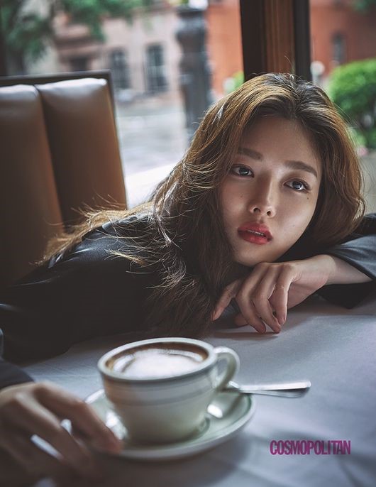 金裕貞_COSMOPOLITAN_201710_4