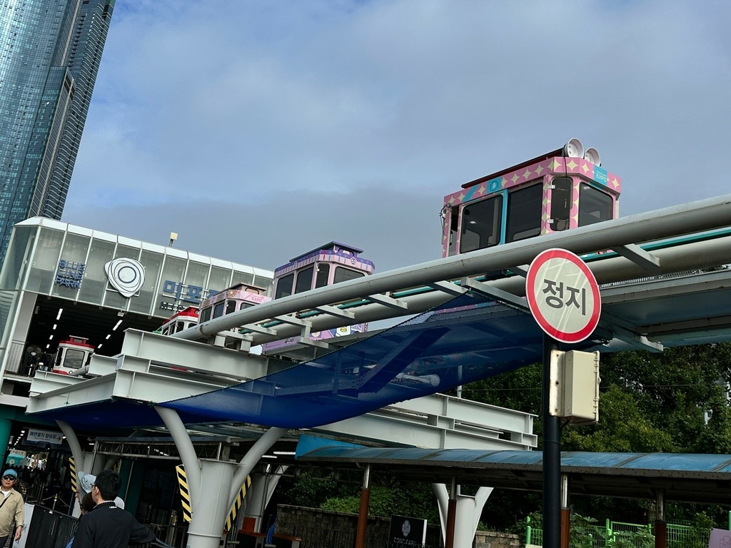 20231009韓國釜山(4)海雲臺膠囊列車、紅白燈塔、午餐