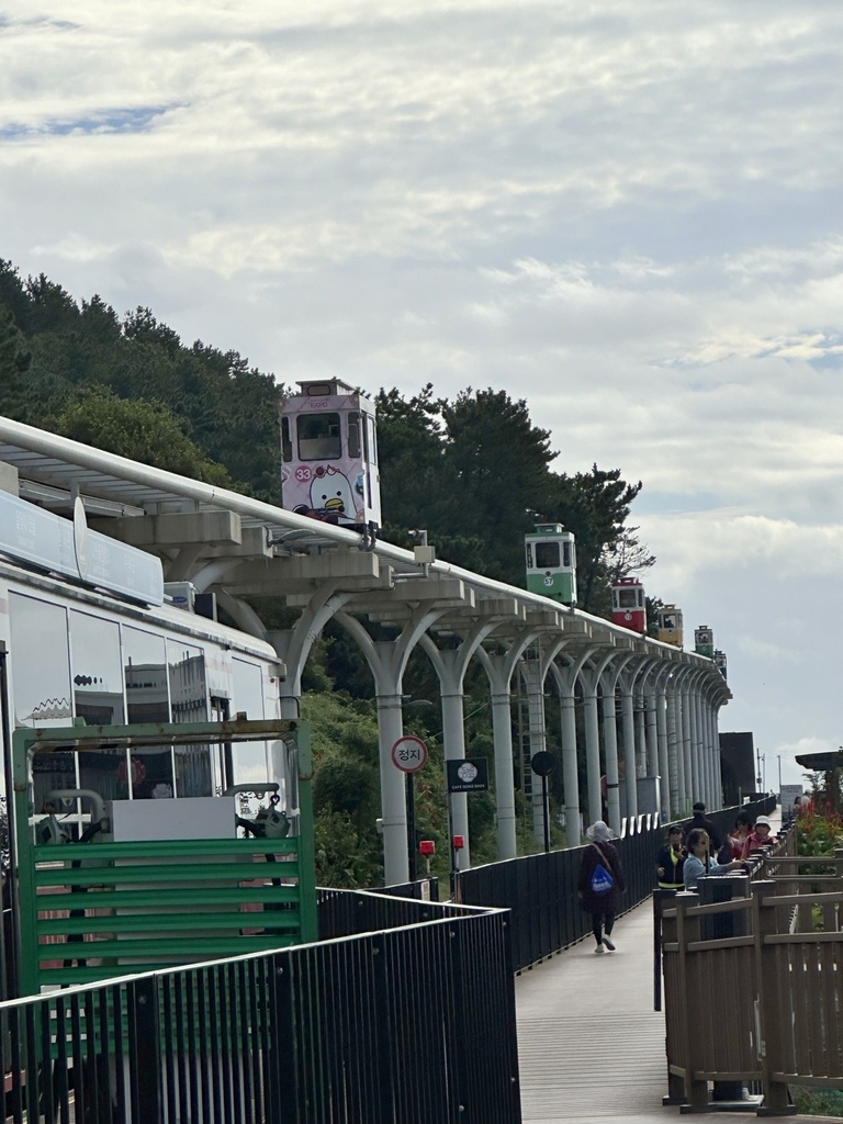 20231009韓國釜山(4)海雲臺膠囊列車、紅白燈塔、午餐