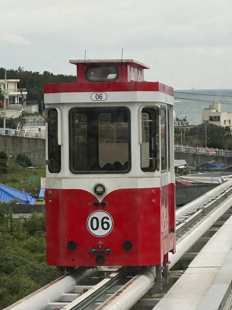 20231009韓國釜山(4)海雲臺膠囊列車、紅白燈塔、午餐