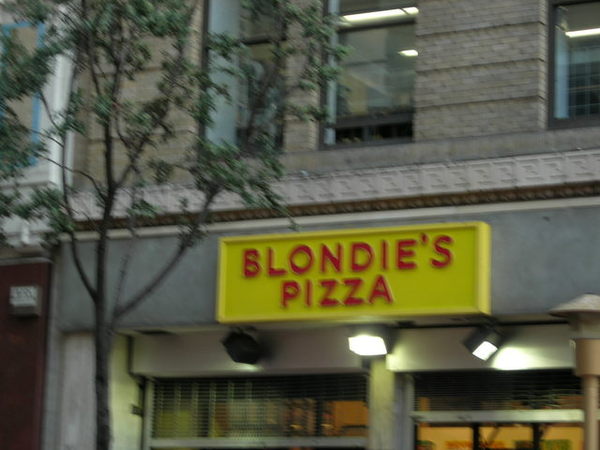 有名的PIZZA店.jpg