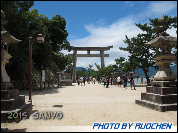 準備進入嚴島神社