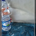 枕頭.毯子.一瓶水