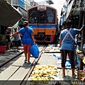 泰國曼谷-美功鐵道市集