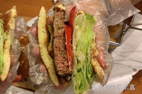 台中東海美食藏在巷弄內~樂丘廚房 Leo Chiu的鬆餅堡、蜜糖鬆餅很有飽足感又好美味