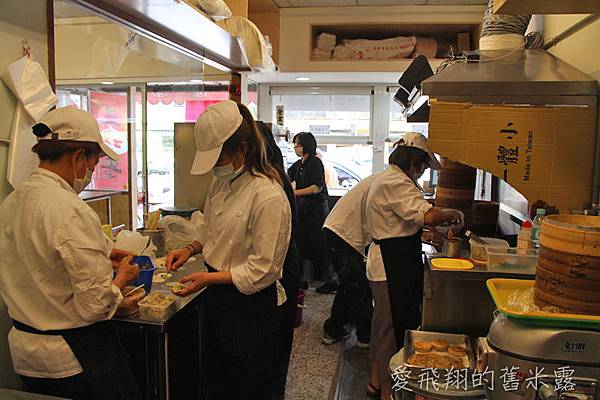 巧手弄餡的王巧手小籠包，湯包、餡餅內陷湯汁飽滿燙口，解饞飽食一番