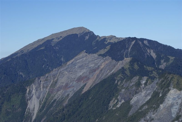 最高的是關山~再來是鷹仔嘴山~塔關山~關山嶺山~