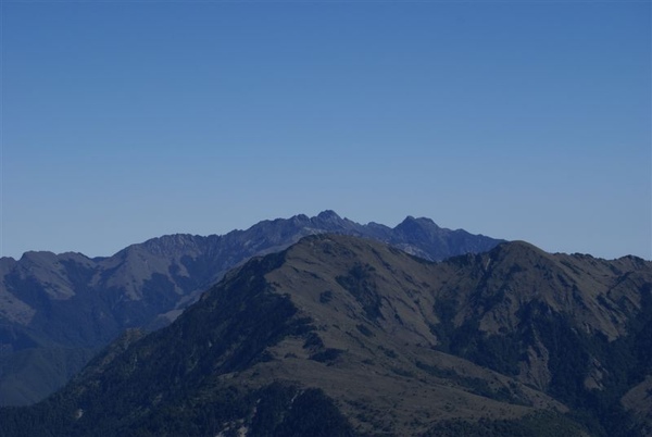 最遠處那個山字型最高的~便是玉山 最遠處那個山字型最高的~便是玉山