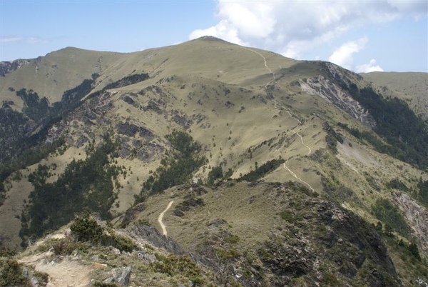 往三岔山的"天堂路"