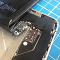 iphone4：自行拆機更換電池的下場