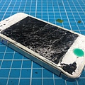 iphone4S：酒醉後吵架怒摔機