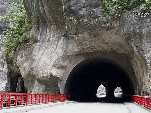 中橫流芳橋