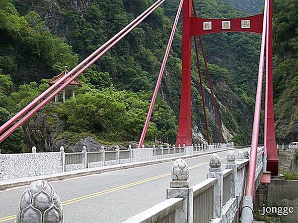 中橫慈母橋