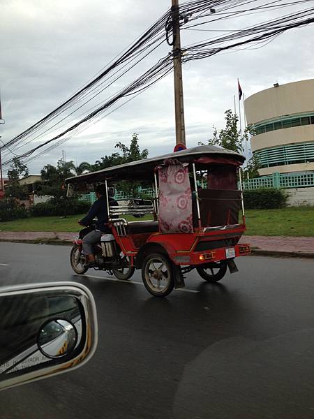 柬埔寨的交通工具tuk tuk