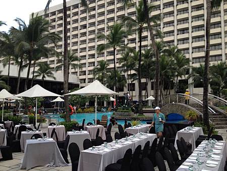 Pool of Sofitel Hotel Manila