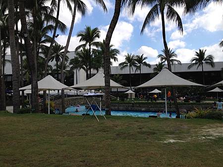 Pool of Sofitel Hotel Manila