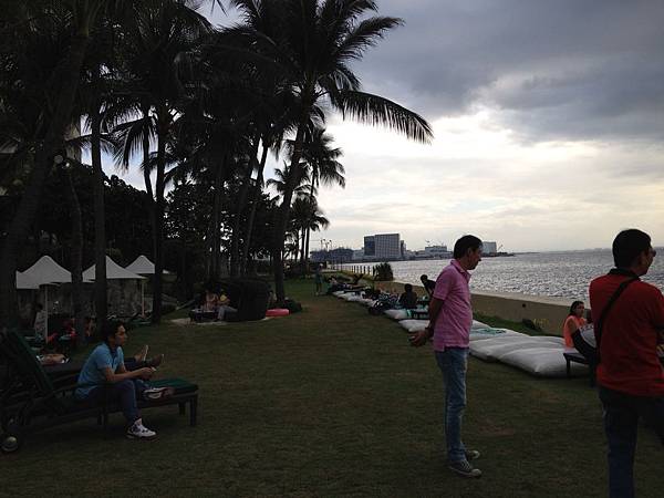 Pool of Sofitel Hotel Manila