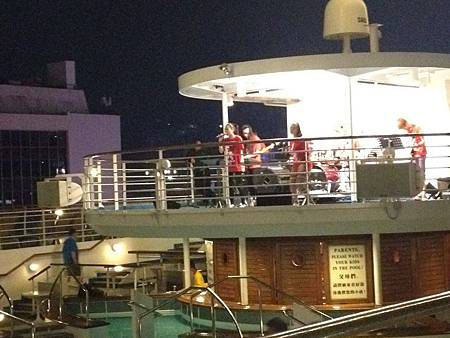 麗星郵輪上的樂團表演