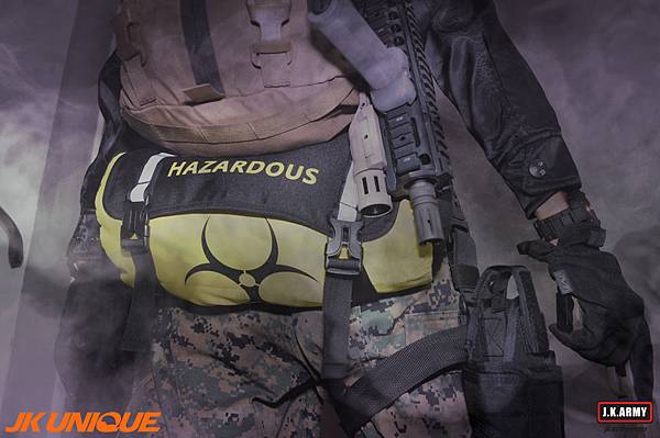 The-Division-Cosplaying-Game-Dark-Zone-Bag-_-HAZARDOUS-_-5.jpg