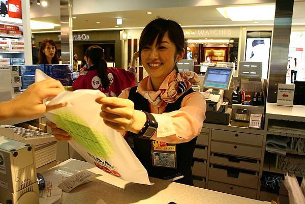 3a6免稅店員.jpg