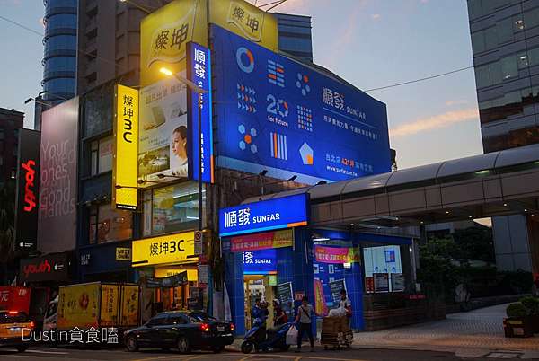 順發3c台北店門市體驗 個性化極致之選 輕薄高續航高畫質 獨家surface Pro 6 黑啤聯名款 人臉辨識鏡頭 3c 筆記型電腦 Dustinの貪食嗑