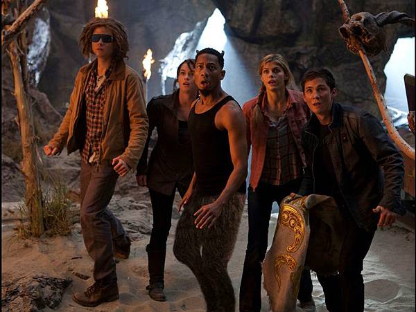 percy-jackson-sea-of-monsters-brandon-t-jackson-logan-lerman1.jpg