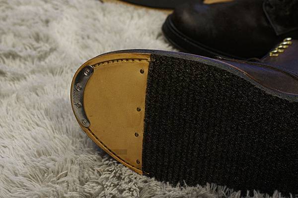 售後與維修服務：皮革大底鞋頭鐵片鑲嵌服務