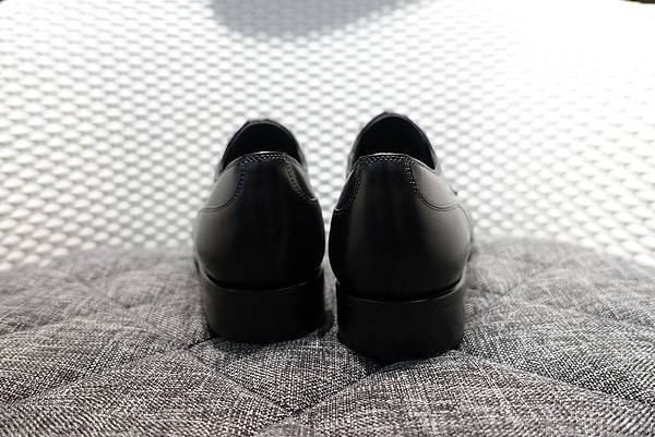 TLB_Owen_Black 03.JPG