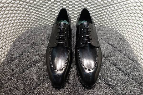 TLB_Owen_Black 02.JPG