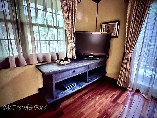 17_客廳裡很小的電視,鼓勵來客盡情享受林森時刻吧(?).jpeg 17_客廳裡很小的電視,鼓勵來客盡情享受林森時刻吧(?).jpeg