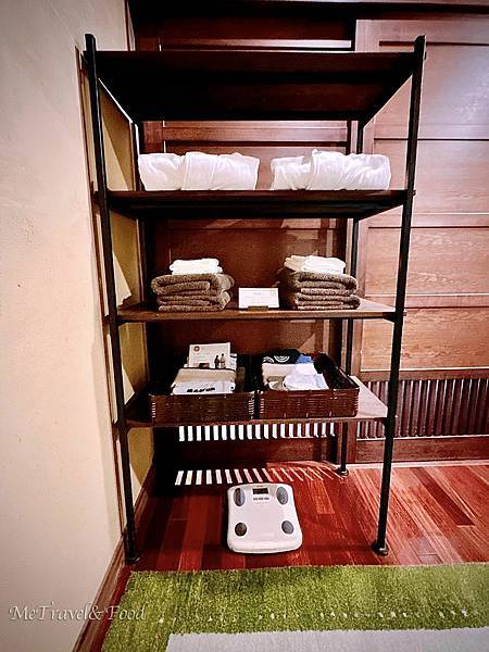 26_泡浴毛巾衣物櫃。 (以及違法人道的體重機😭.jpeg 26_泡浴毛巾衣物櫃。 (以及違法人道的體重機😭.jpeg