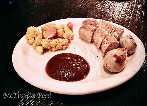 煙燻甜椒醬香腸。 煙燻甜椒醬香腸。