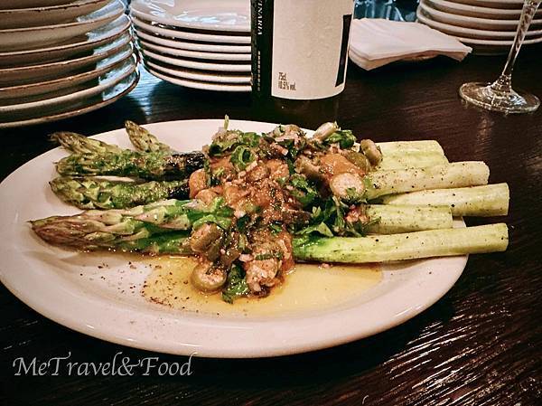 烤蘆筍。 烤蘆筍。