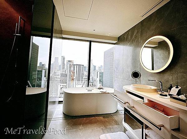 【 日本 • 大阪 • W Hotel Osaka 】含笑 【 日本 • 大阪 • W Hotel Osaka 】含笑