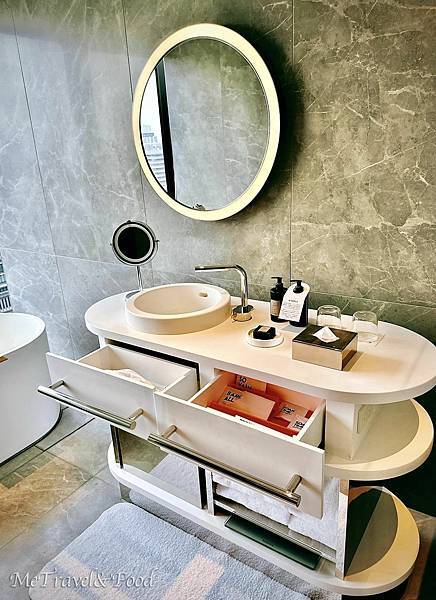 【 日本 • 大阪 • W Hotel Osaka 】含笑 【 日本 • 大阪 • W Hotel Osaka 】含笑