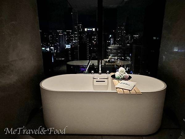 【 日本 • 大阪 • W Hotel Osaka 】含笑 【 日本 • 大阪 • W Hotel Osaka 】含笑